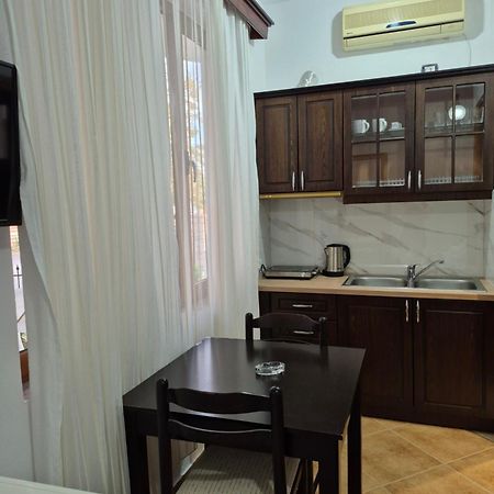 Vita Apartment - Spacious Garden And Balcony 5 Min To Beach & Center Ксамил Экстерьер фото