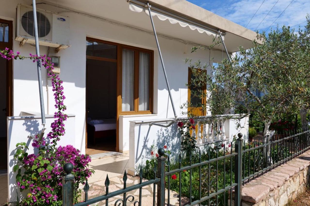 Vita Apartment - Spacious Garden And Balcony 5 Min To Beach & Center Ксамил Экстерьер фото