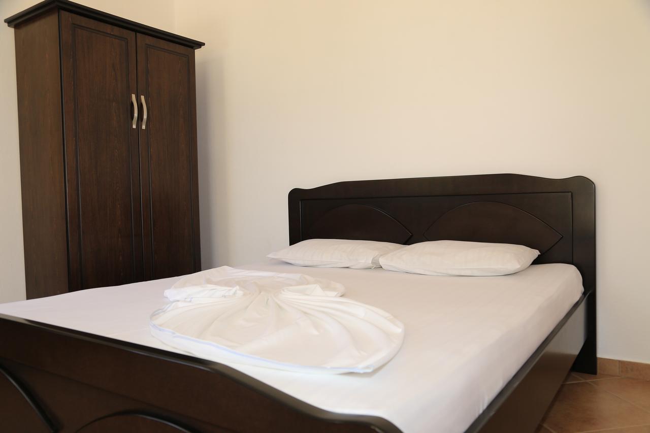 Vita Apartment - Spacious Garden And Balcony 5 Min To Beach & Center Ксамил Экстерьер фото